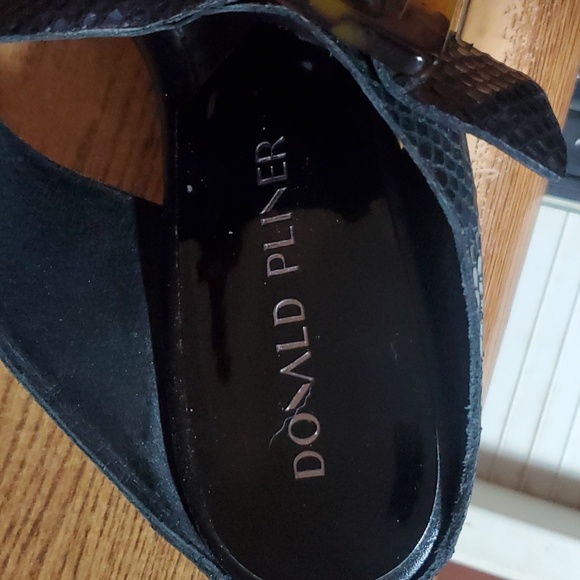 Donald Pilner Wedge Sandals Size 8 Black with Buckle - Picture 8 of 8